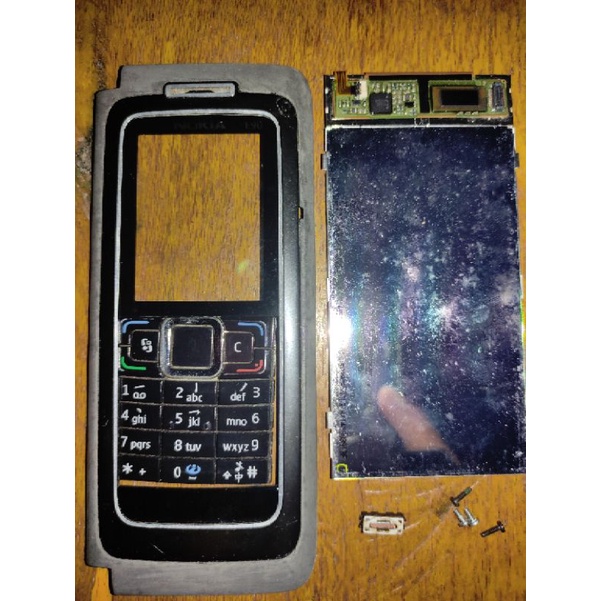 Nokia E90 bahan