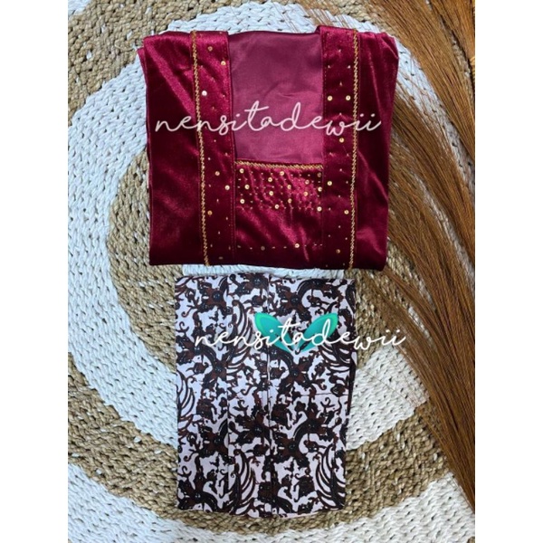 [1 SET] Kebaya Kutubaru Payet + Jarik Instan / DM03G, Nuansa Merah Maroon