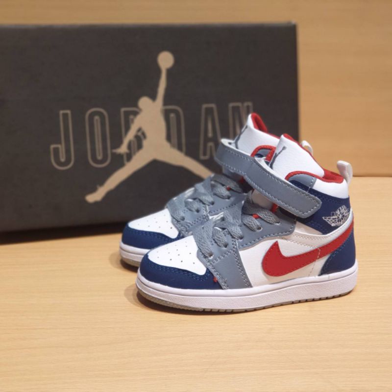 sepatu jordan anak sepatu air jordan anak sepatu anak laki laki sepatu anak nike sepatu nike anak sudah termasuk box &amp; free kaus kaki .