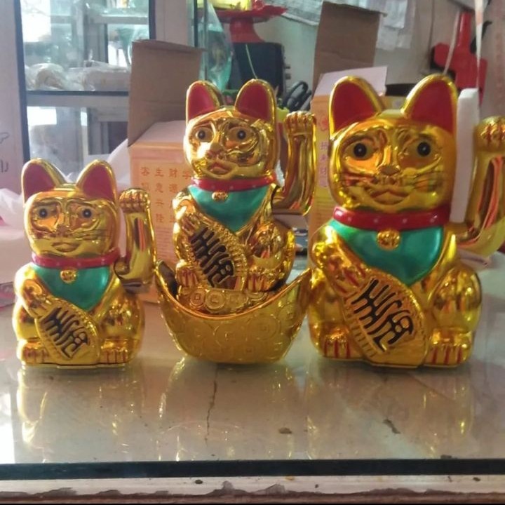 Patung kucing hoki rejeki/lucky cat - kecil