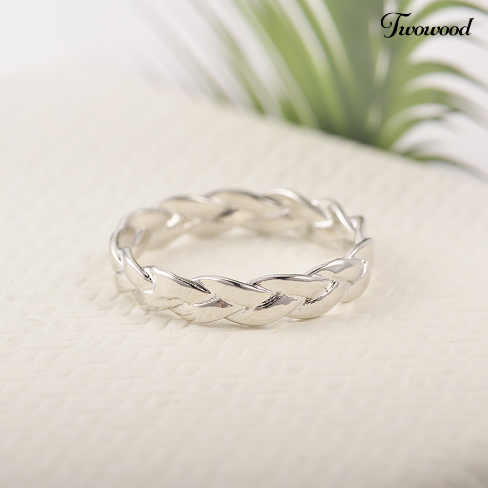 Cincin Model Twist Gaya Vintage Untuk Wanita