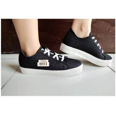 SEPATU SNEAKERS WANITA/KETS DENIM RUMBAI