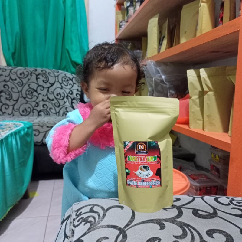 

Roast Bean | Biji Sangrai Kopi Robusta 250 Gram - SS COFFEE