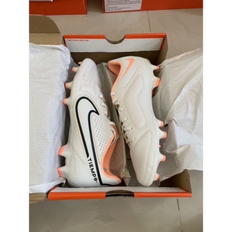 sepatu bola Nike Tiempo legend club 9 FG phantom yellow strike DA1176-002 original