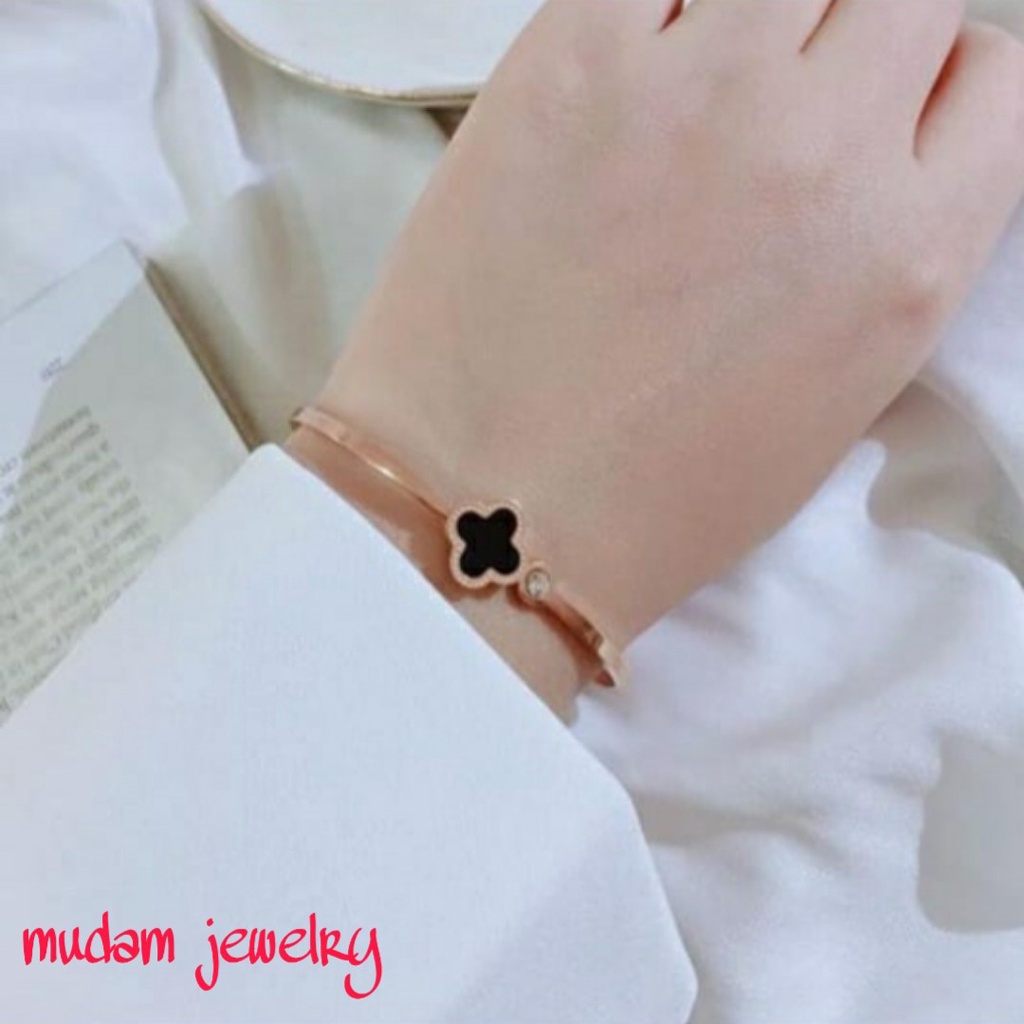 Gelang Bangle Model Bunga Semanggi Dengan Kristal Artifisial