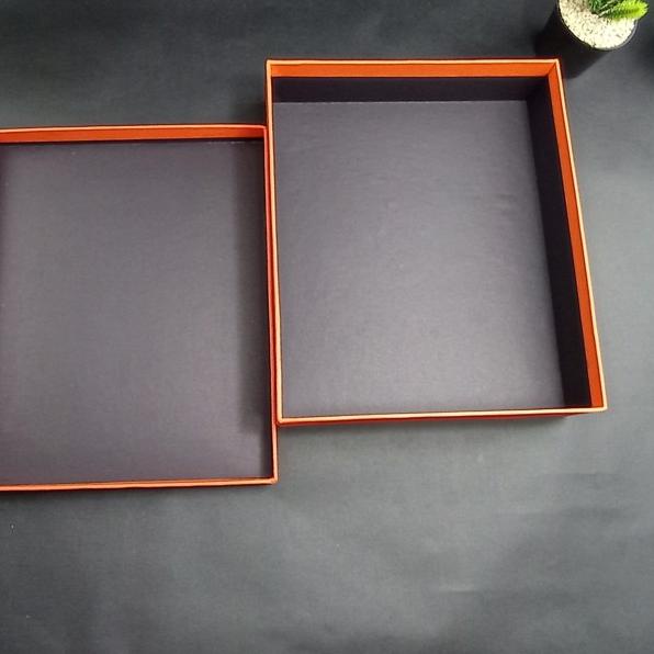 

Hard Box Exclusive uk. 30 cm x 25 cm x 10 cm - Hitam