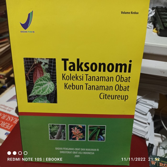 taksonomi koleksi tanaman obat kebun Citeureup 105 hal berwarna