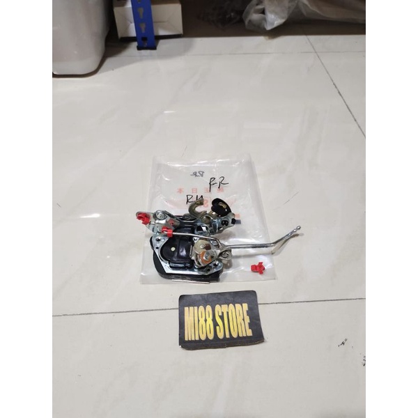 Door Lock Pintu Belakang Toyota Corolla EE80 SE Saloon