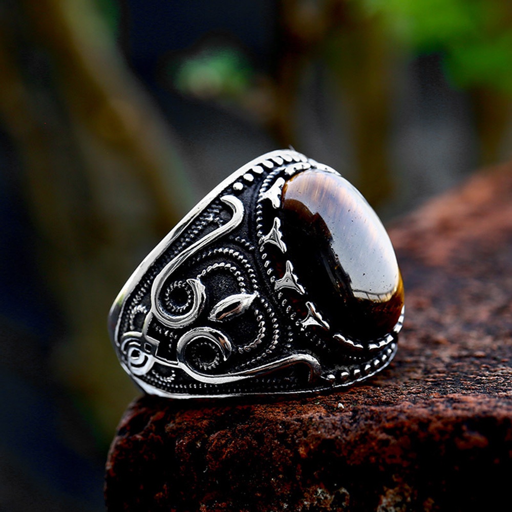 Cincin Vintage Gaya Punk Bahan Titanium Steel Warna Silver Hias Batu Mata Macan Untuk Pria