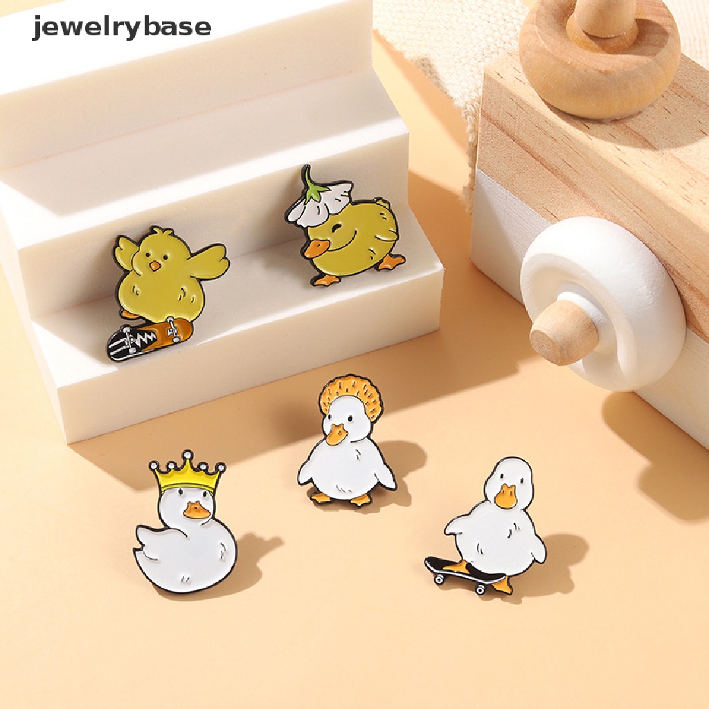 Bros Pin Enamel Desain Hewan Bebek Ayam Skate Naughty Bebek Angsa