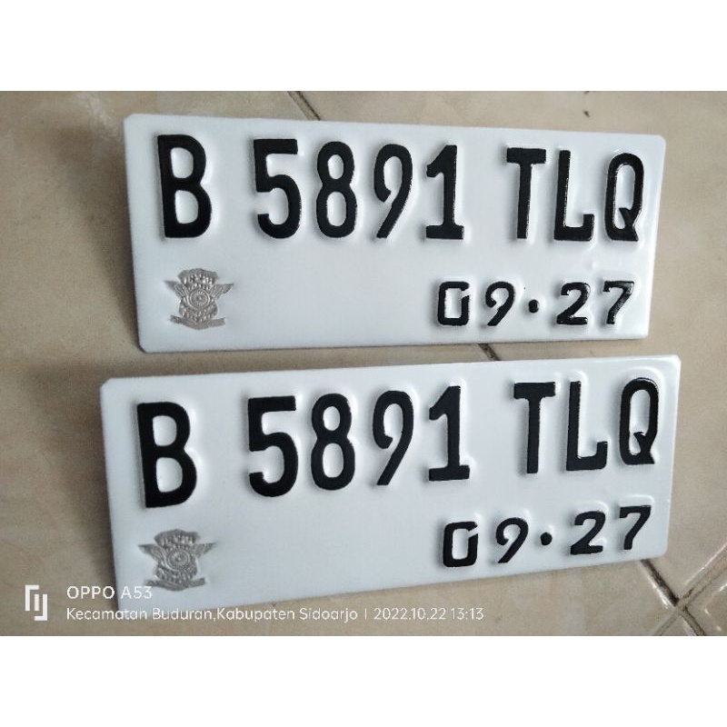 Plat nomor motor huruf new putih / huruf cat hitam(SEPASANG) ber logo