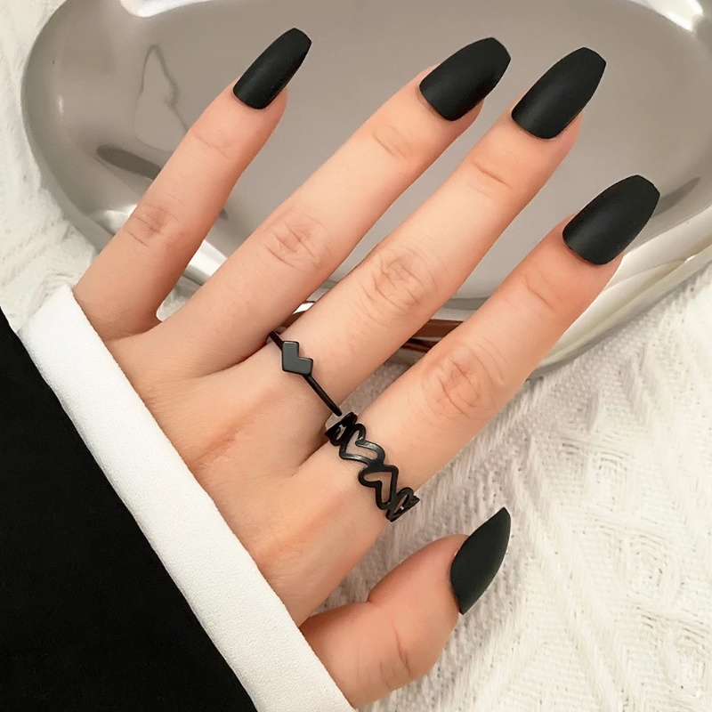 Set Cincin Bentuk Hati Model Hollow Bahan Metal Warna Hitam Gaya Korea Untuk Pasangan