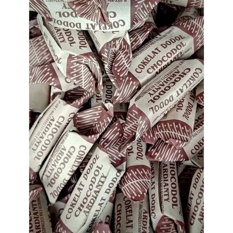

Dodol coklat original (500 gram)oleh" khas garut yg manis&legit