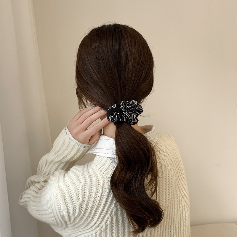 Caliloops Scrunchies Ikat Rambut Dewasa Korea Batik Caitlyn