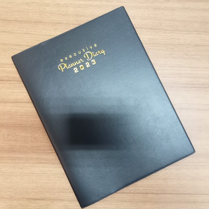 

Agenda Th: Executive Planner Diary 2023 ( Ukuran 22 X 29 X 0.5 Cm )