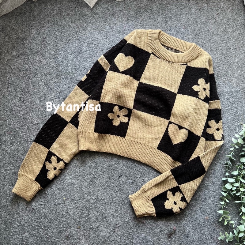 SWEATER RAJUT CROP MOTIF KOTAK LOVE MODEL PENDEK