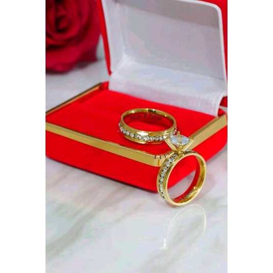 cincin titanium couple / motif diamond full permata kecil warna kuning