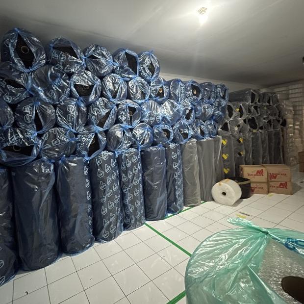 

Bubble wrap Hitam Putih 3kg Plastik Bubblewrap 1 Roll - Hitam, 2.4 KG