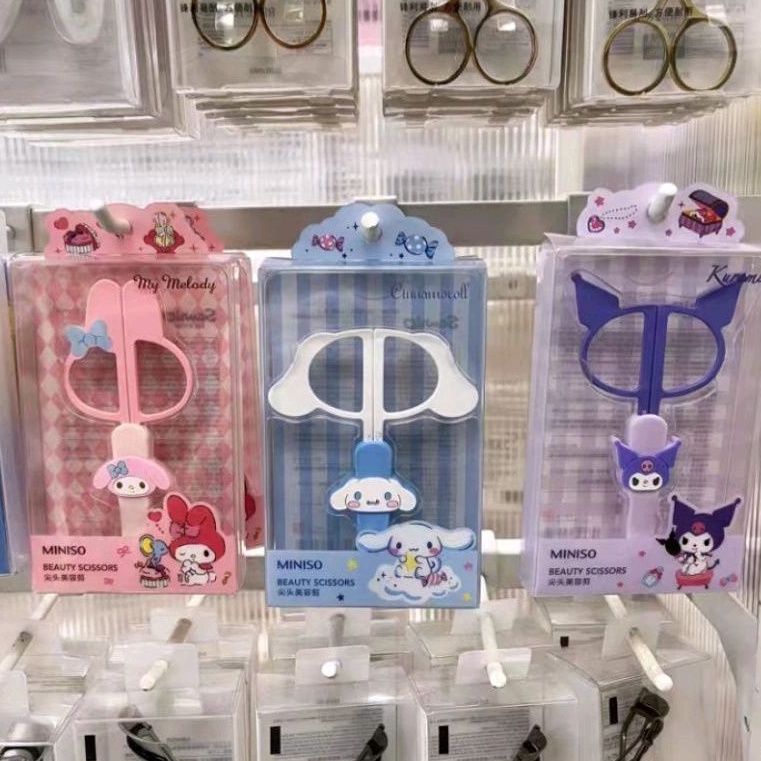 

Gunting Karakter Sanrio / Gunting My Melody / Gunting Cinnamoroll / Gunting Kuromi / Gunting Solasi Mata Karakter / Gunting Import