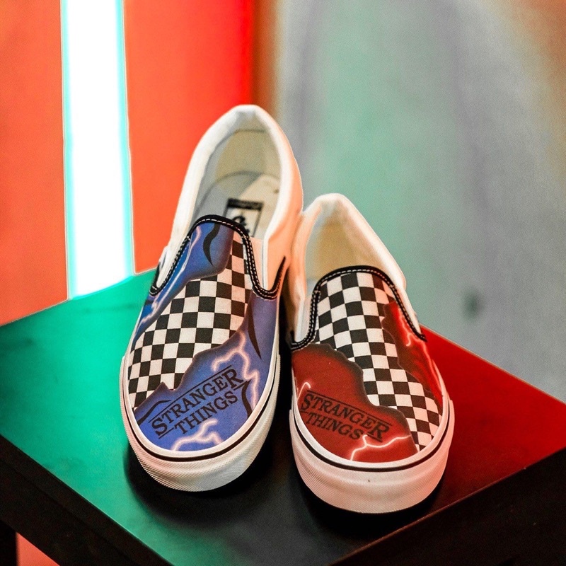 VANS SLIP-ON CUSTOME X STRANGER THINGS CHECKERBOARD BLACK/WHITE BLUE/RED  ORIGINAL 100%