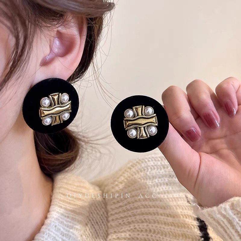 Anting Silver Needle 925 Bentuk Lingkaran Hitam Unik Untuk Musim Gugur Dan Dingin