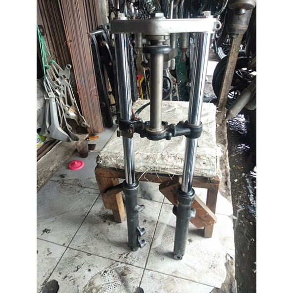 Barang bekas Cabutan Shockbreaker depan Thunder