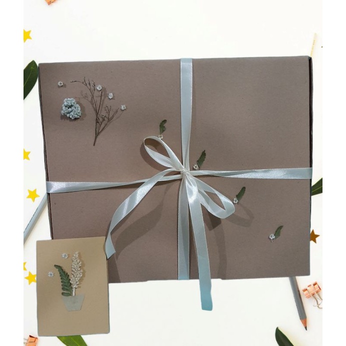 

Kotak kado/Gift box/Box hampers/Kotak kado bunga kering/Perlengkapan hampers/Gift box aesthetic/Gift box rustic