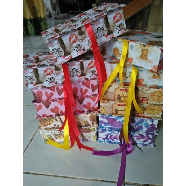

gift box ikat pita