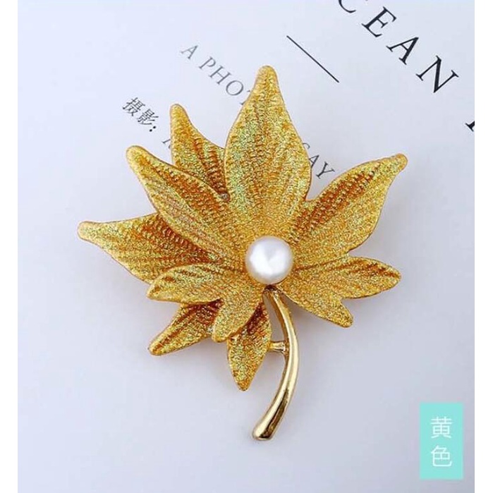 Bros Pin Desain Daun Maple Aksen Mutiara Ganda Gaya Korea Untuk Aksesoris Pakaian Wanita