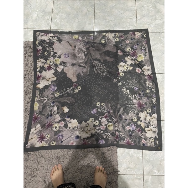 Buttonscarves Fiore Extented Dark Grey preloved