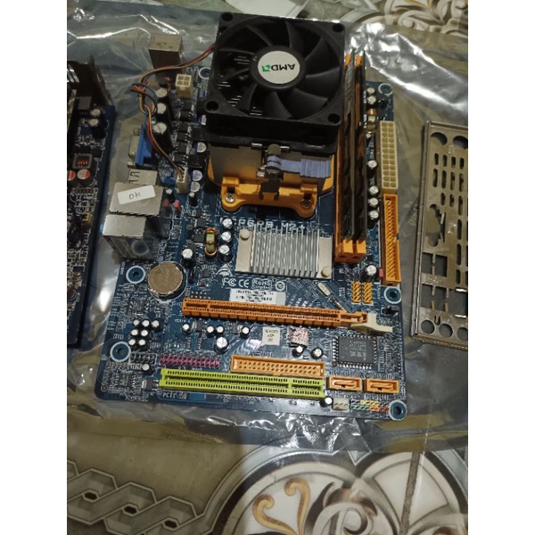 mobo am2+ , ram ddr2 2x2gb , processor athlon ii x4 650 ( 3,2 ghz ) plus pan nya