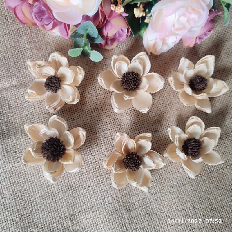 Bunga klobot Teratai/ bunga hiasan mahar