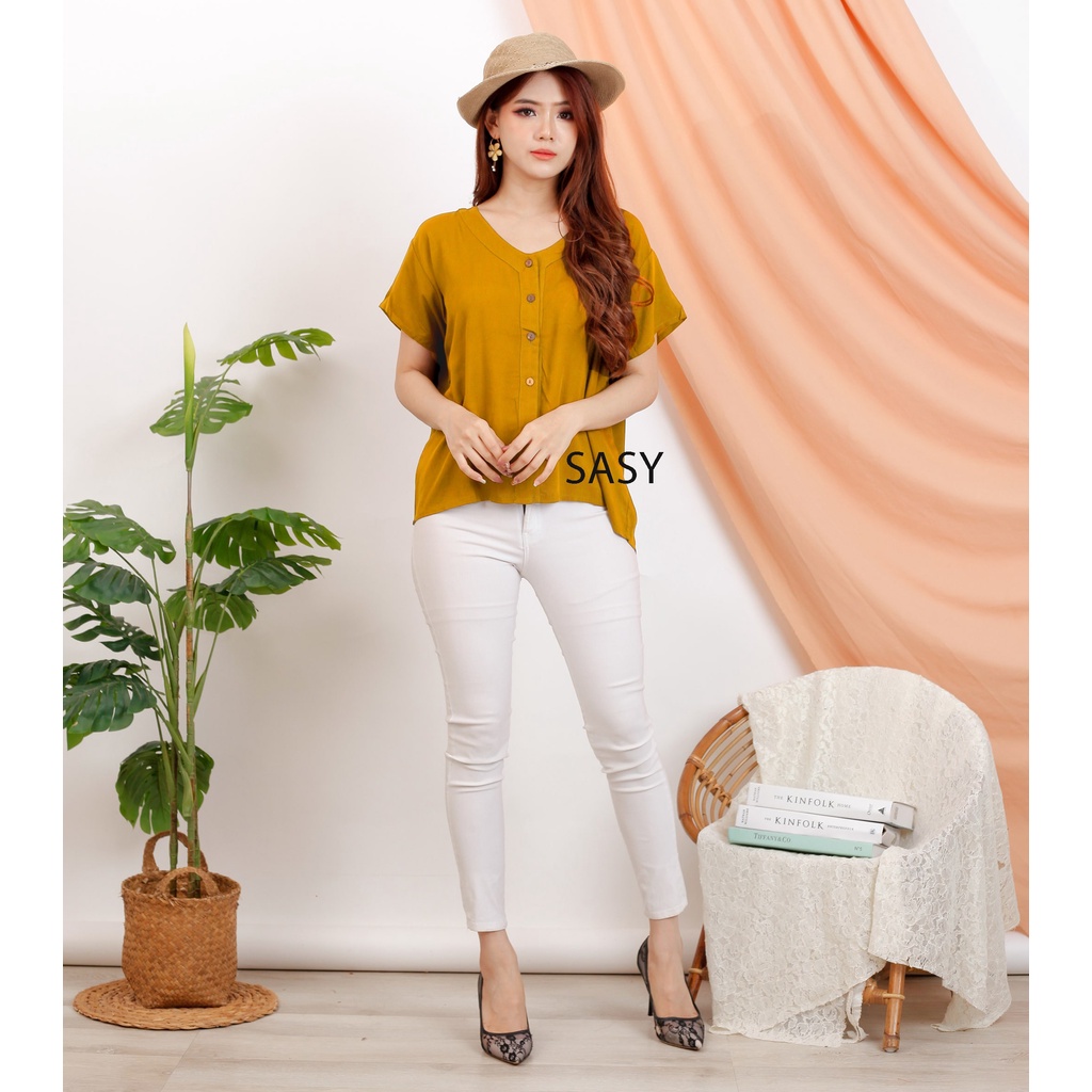 Blus wanita lengan pendek / Baju wanita lengan pendek / Atasan wanita premium / Baju rayon wanita / Blus rayon wanita premium / Atasan wanita kekinian / Blus korean style / Atasan wanita kekinian / atasan wanita V neck / kemeja wanita