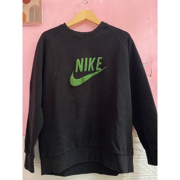 CREWNECK NIKE // SECOND DTHRIFT BRANDED ORI