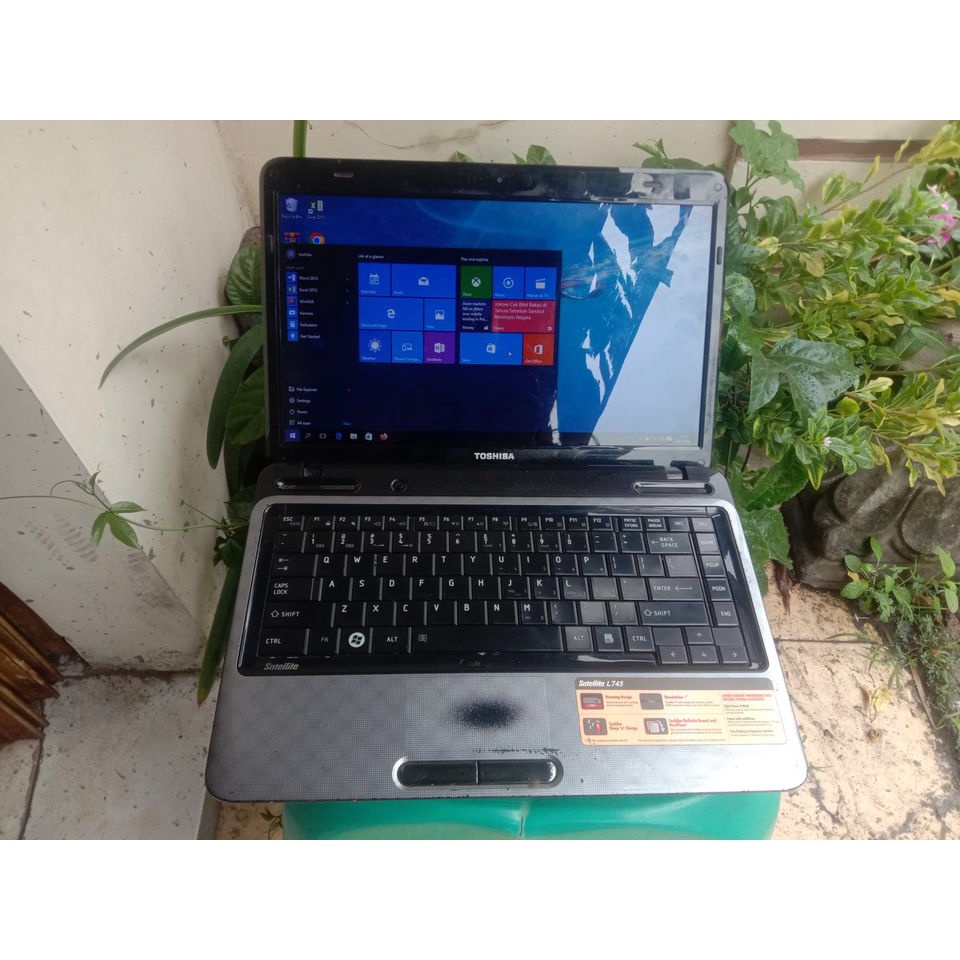 Laptop Toshiba L745 core i3 ram 4GB murah