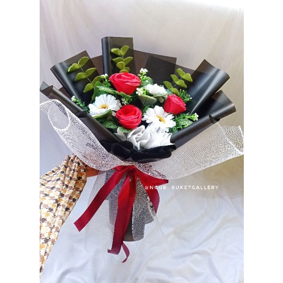 Buket bunga wisuda/bunga artifisial/kado ultah/annivarsary/kadocewek/kado cowok/hadiah/buket cantik/bunga tangerang/bunga jakarta