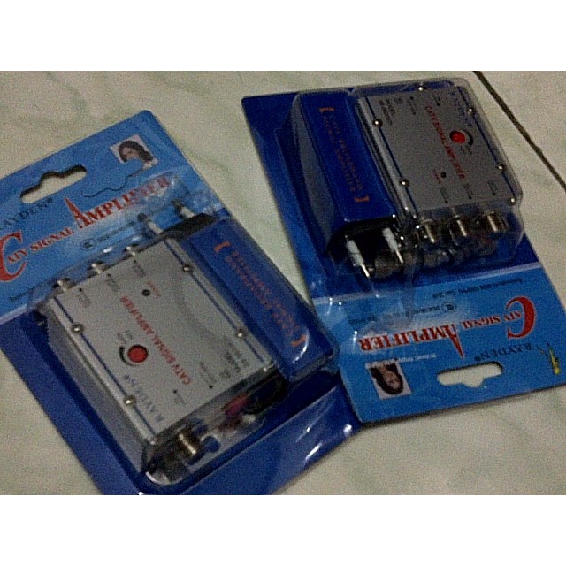 Penjernih & Penguat Sinyal TV (TV Signal Booster) + 3 Splitter