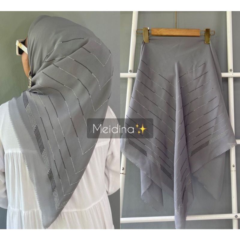 HIJAB SEGI4 POLLYCOTTON PREMIUM SWAROVSKI DEENAY MOTIF MAHKOTA