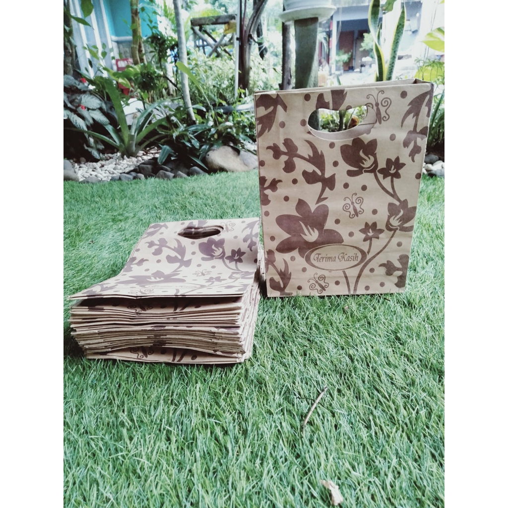 

50 pcs paperbag tas kertas motif batik OVAL 18x5x25 MURAH