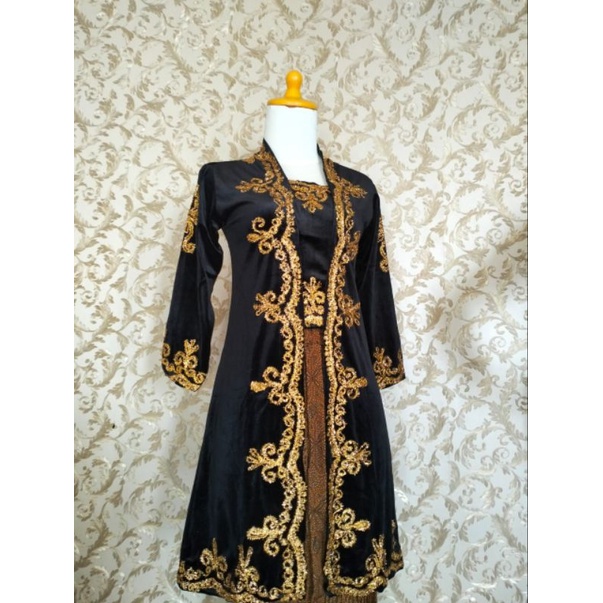 kebaya Beludru longdress