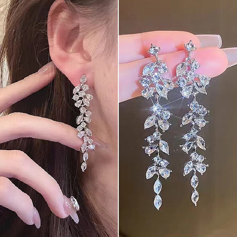 Anting Tusuk Gantung Desain Bunga Hias Zircon + Berlian Gaya Korea Untuk Wanita