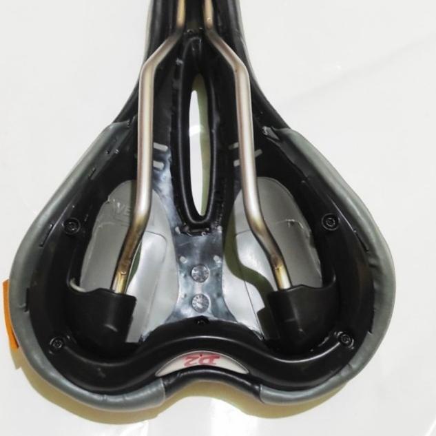 VELO SADDLE TERBARU - Sadel VELO VL-3256 Tengah Bolong - Desain Cakep - VL-3256