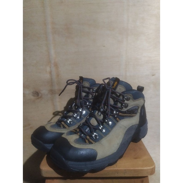 Sepatu outdoor Campline