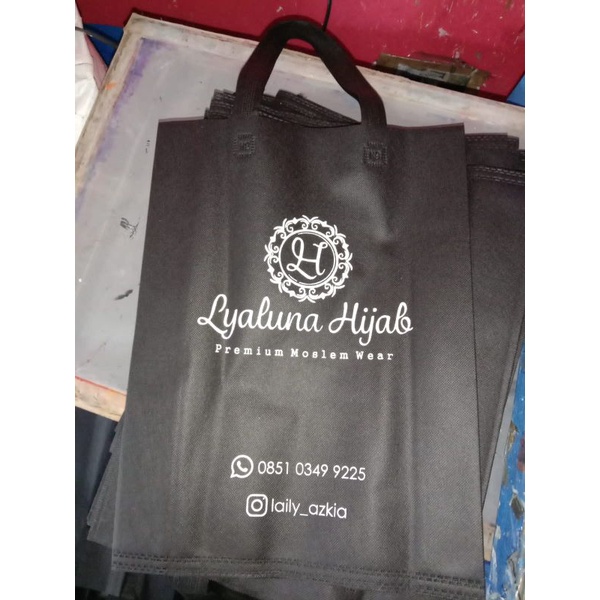 

TAS GOODIE BAG DAN JASA SABLON SATU SISI DUA WARNA
