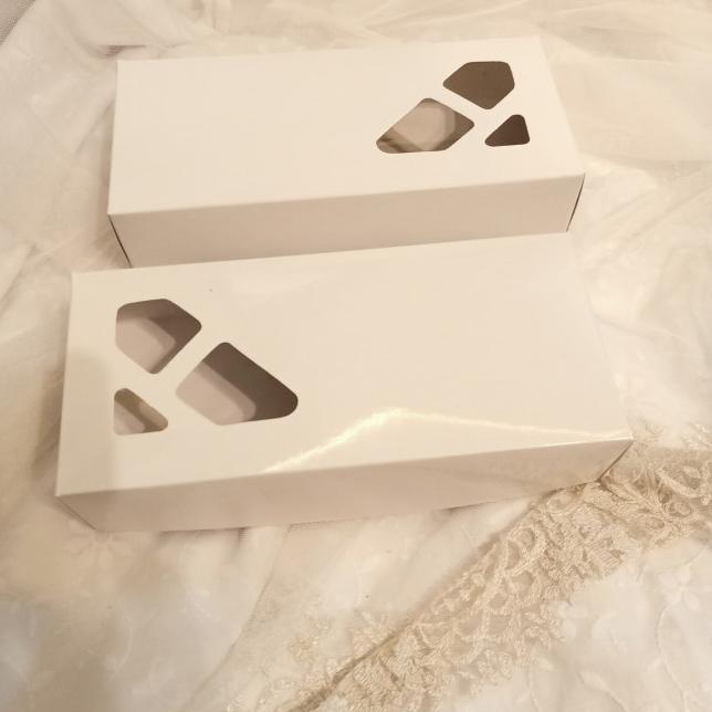 

kotak putih mika berlaminasi 22x10x5 - putih kotak