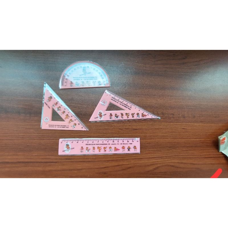 

SET PENGGARIS SEGITIGA BUSUR PINK (4PCS)