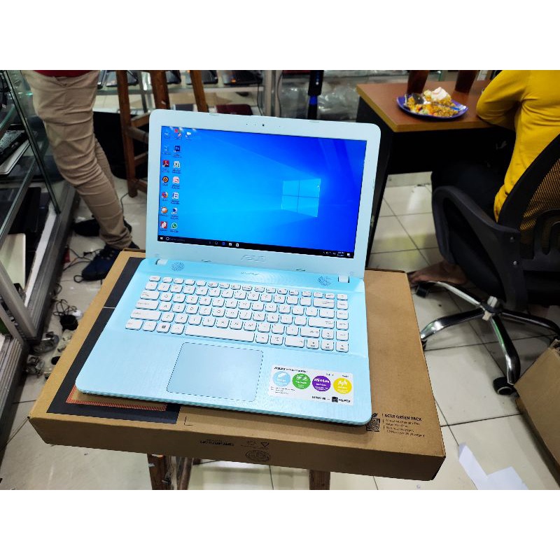 PROMO... Laptop Leptop Asus X441S Baru dipake beberapa bulan full set
