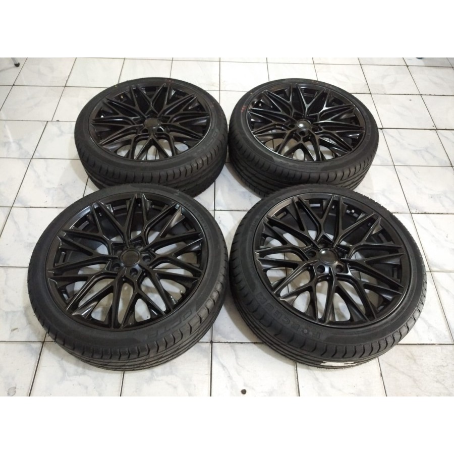 Velg Mobil Racing Ring 20 Baut 5 SLOUX HSR R20X8,5 5X114,3 ET45 BAN 245 40 R20