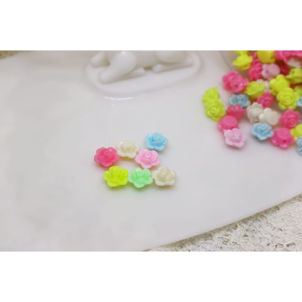MOTE BUNGA MAWAR WARNA PASTEL, MANIK MANIK LONGGAR