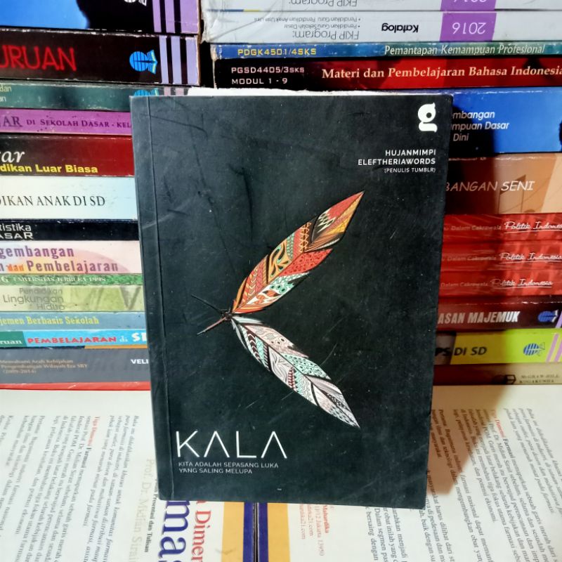 Jual BUKU KALA KITA ADALAH SEPASANG LUKA YANG SALING MELUPA | Shopee ...